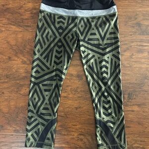 Lululemon Women’s Stylish Geometric Leggings - Green and Black Size 6
